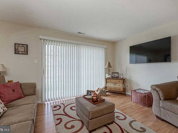 4th image of 707 Briarwood Ct #707