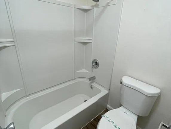 5th image of 2720 Broadway APT 9