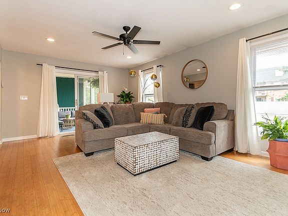 3rd image of 2103 Glouchester Dr