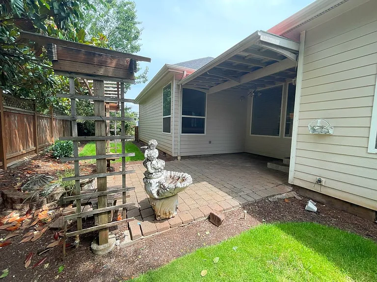2067 Alex Ave SE — Photo 18