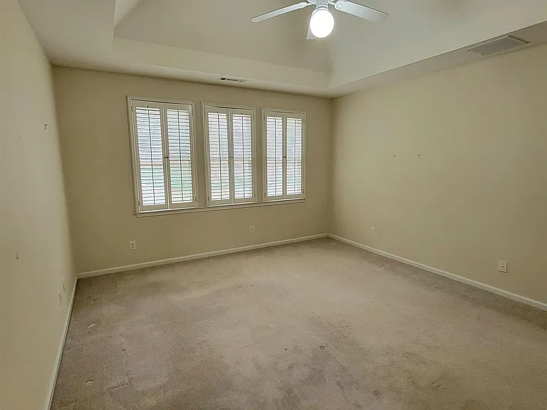 225 Lockmeade Way — Photo 12