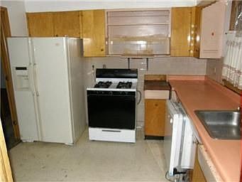 5th image of 3315 E Meyer Blvd