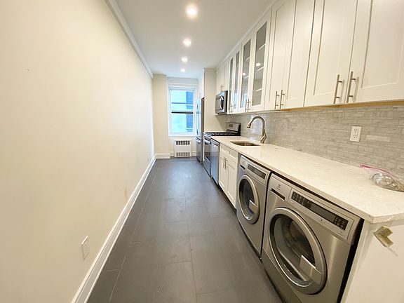 4th image of 110 E End Ave APT 8G