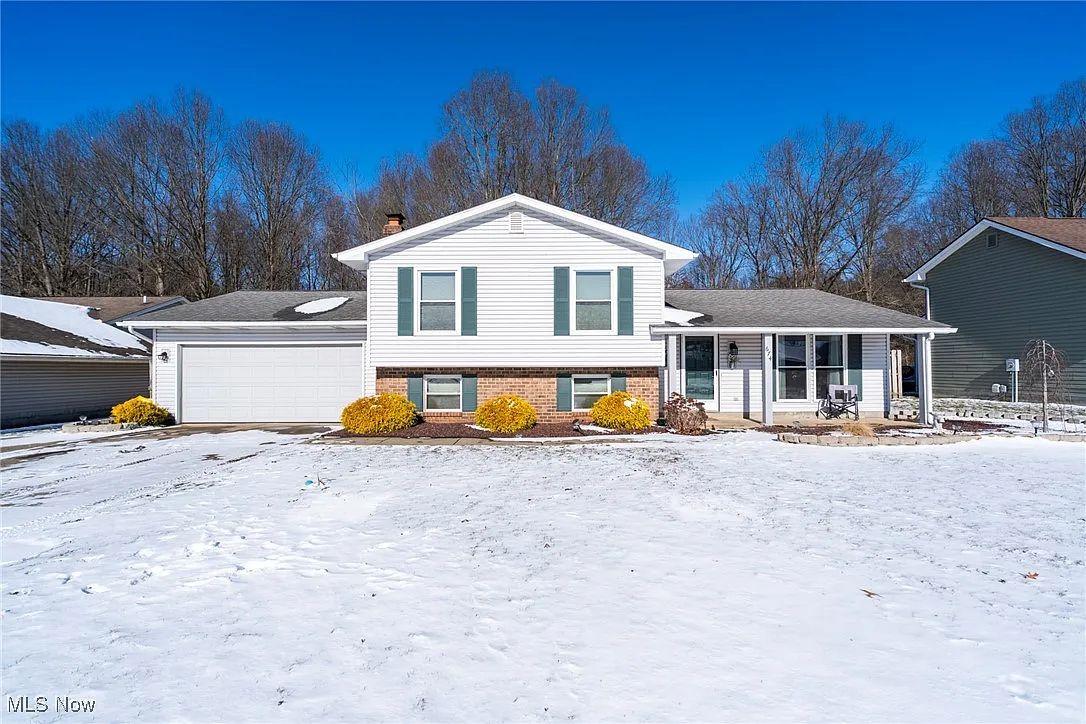 674 Angiline Dr photo 1