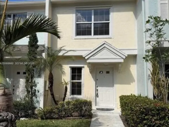 211 Mallory Ct, Fort Lauderdale, FL 33326