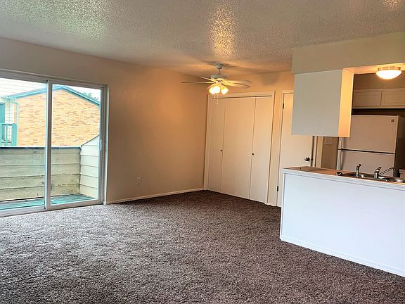 3rd image of 1407 Glen Oaks Ct #4