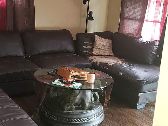 4th image of 19 Winston Ave