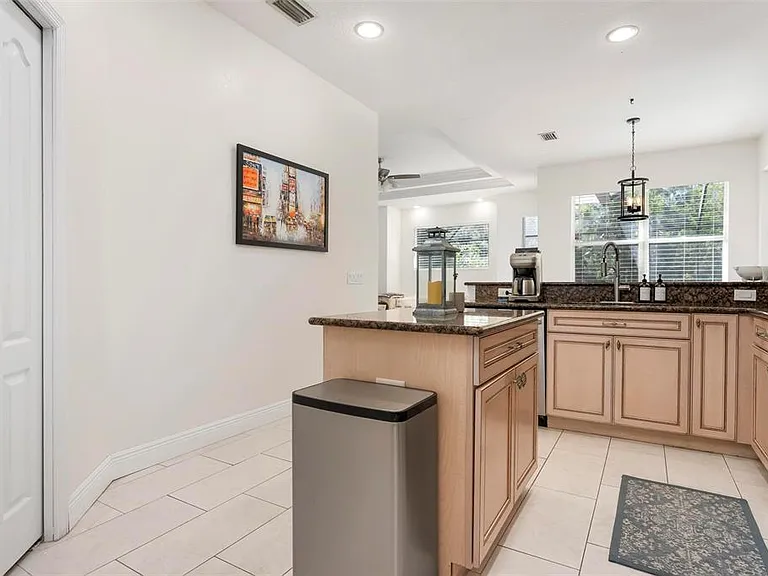 404 Golden Harbour Trl — Photo 11