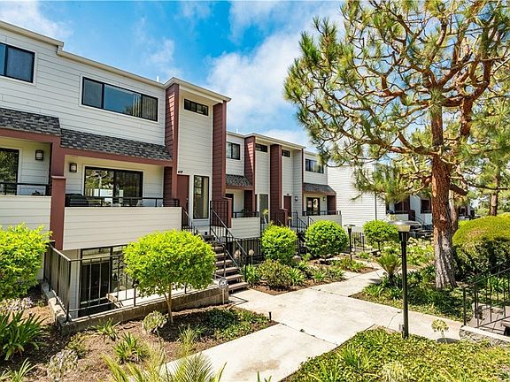 3rd image of 417 Camino De Las Colinas