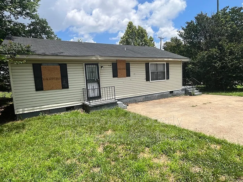 4 bed, 1.0 bath, 1057 sqft, $950 — Photo 4