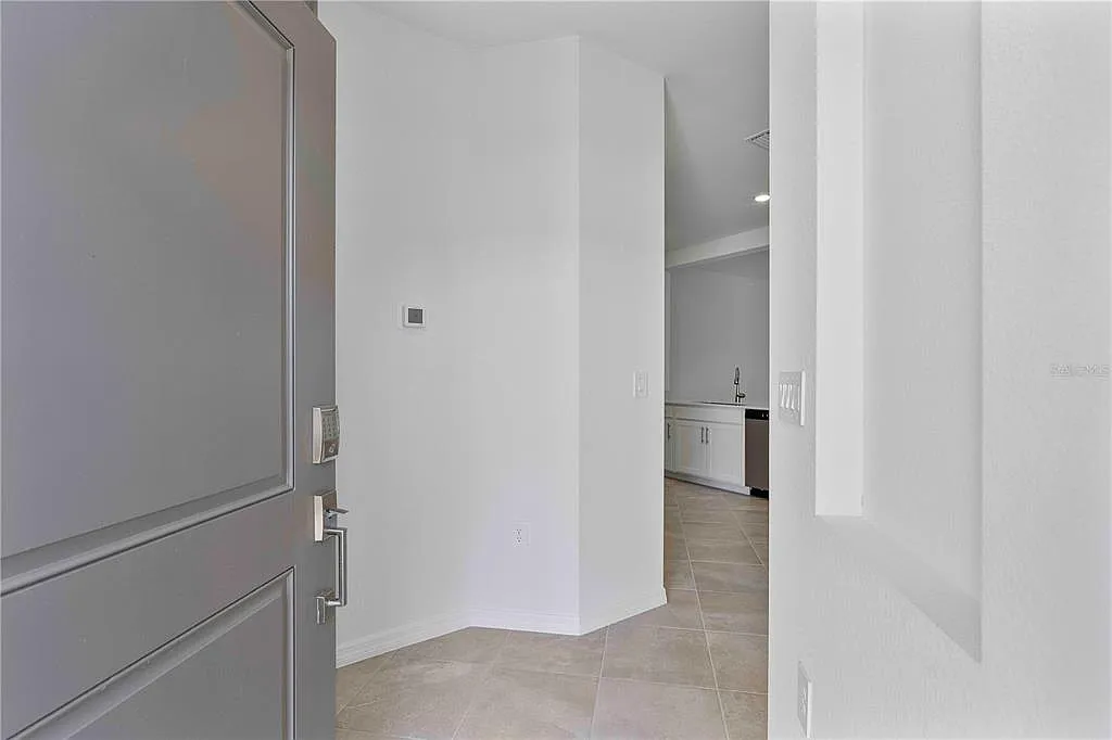 3 bed, 2.0 bath, 1392 sqft, $2,000 — Photo 3
