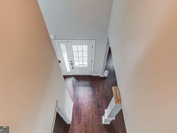 3rd image of 404 Meadow Vista Ln