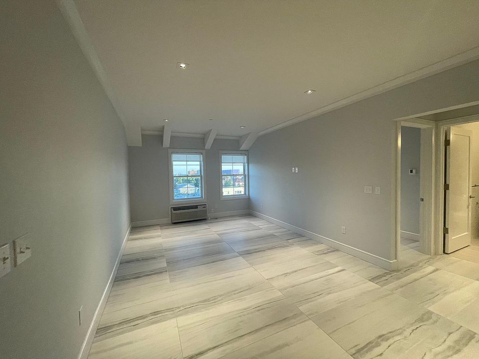1st image of 251 E Park Ave