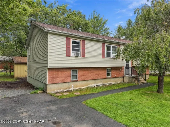 3326 Woodland Dr, Tobyhanna, PA 18466