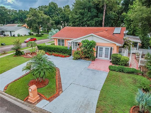 2nd image of 902 Pinemoor Ct