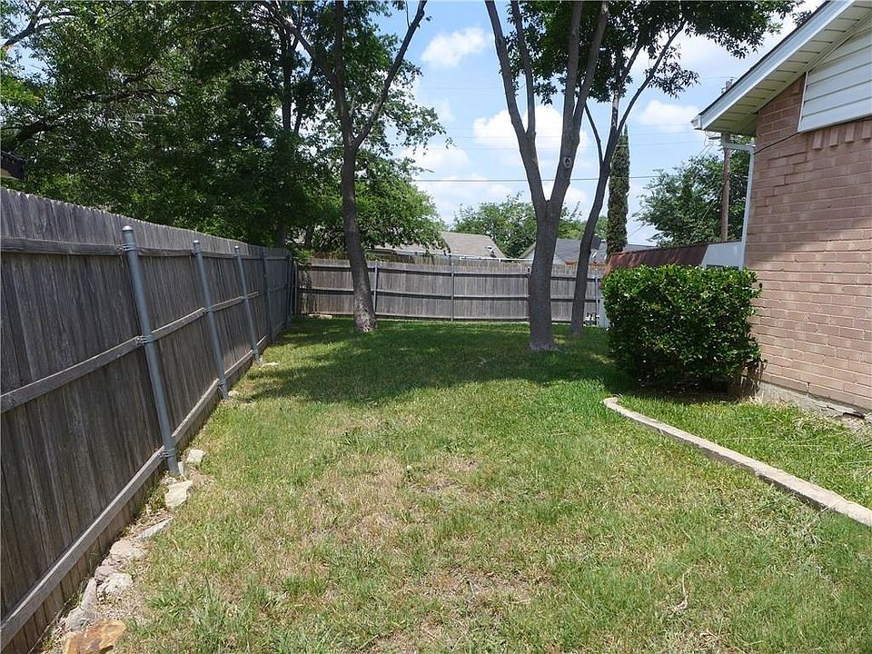 2nd image of 14221 Dennis Ln