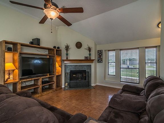 4th image of 3610 Lone Pine Dr