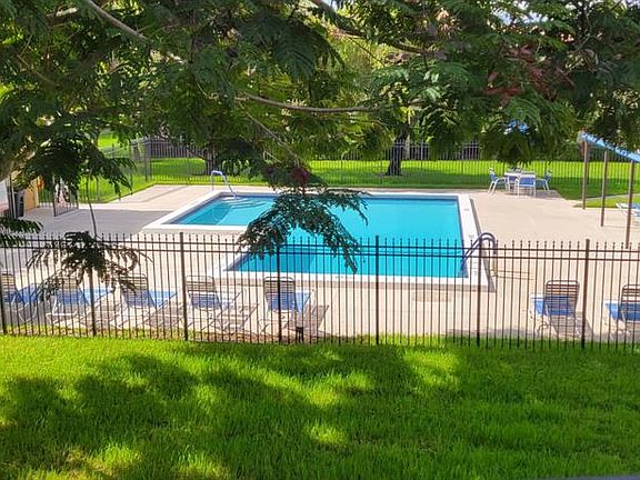 3rd image of 303 Lakeview Dr APT 202