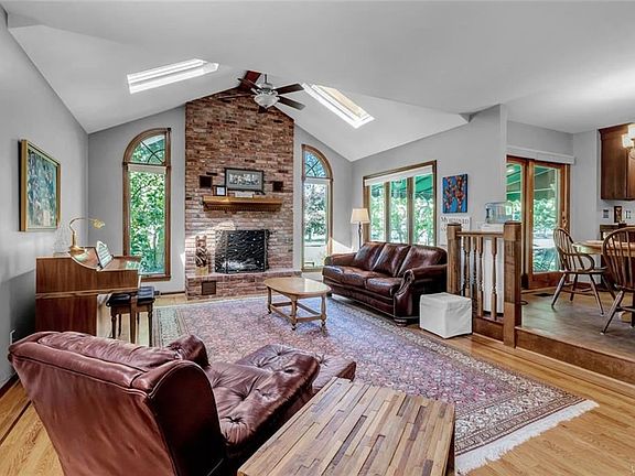 3rd image of 6130 Meadow Lakes Dr
