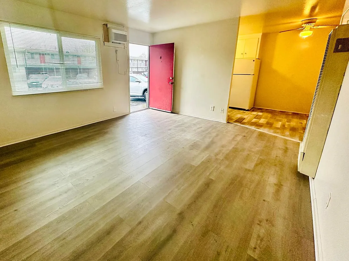Livingroom - 3226 Bell St #4