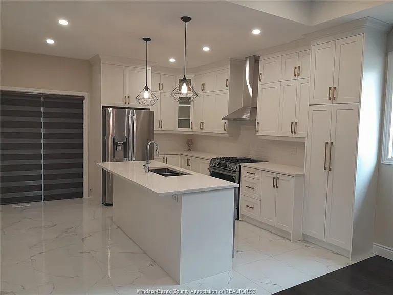 522 Lesperance Rd — Photo 4