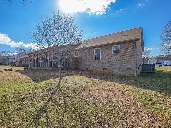 5th image of 1526 Cavalier Dr