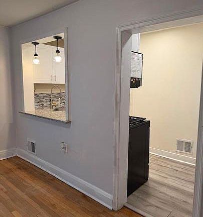 4th image of 202 W Edgevale Rd #A