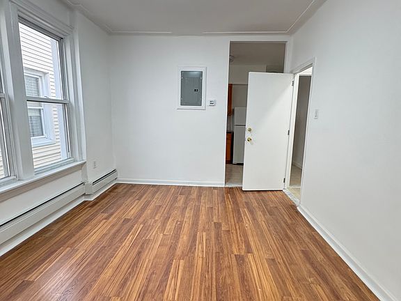 3rd image of 2421 W 2nd St #2R