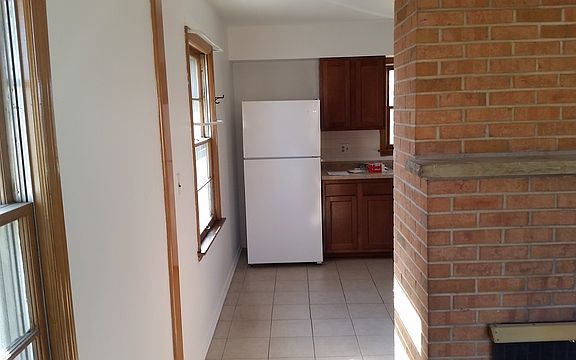 5th image of 430 S Lake St