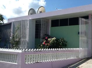 J 8 Urbanizacion Vista Azul Calle 6, Arecibo, PR 00612