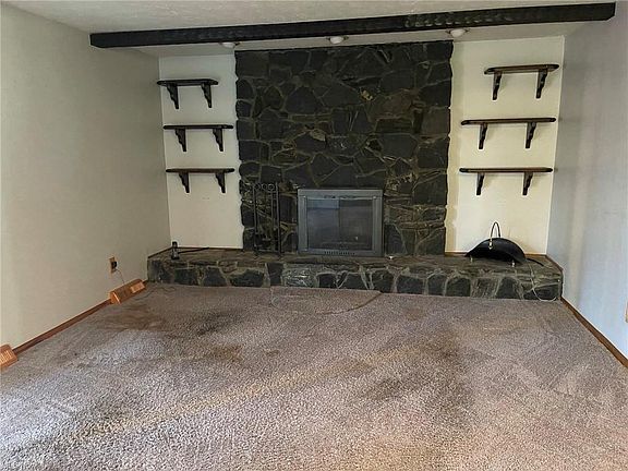 5th image of 85 Claremont Dr