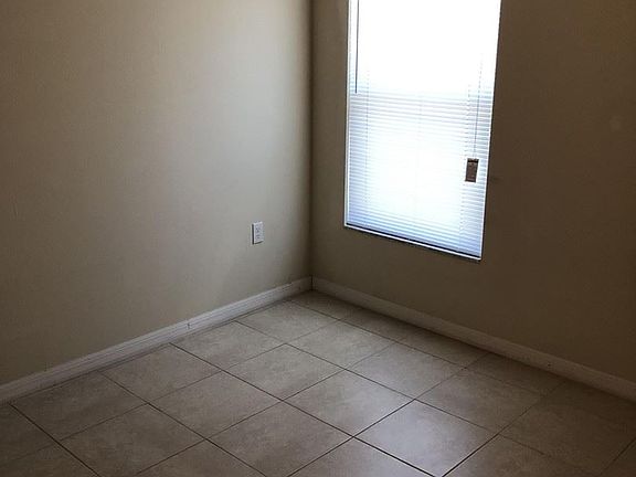 3rd image of 520 SE 6th Ave