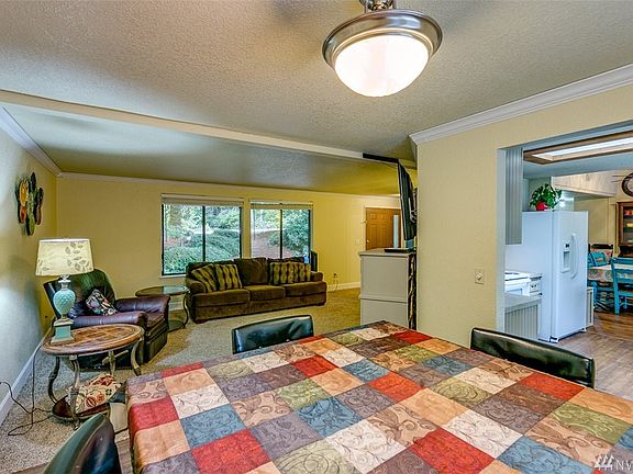 5th image of 8314 University Point Cir NE