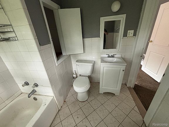 4th image of 15821 Indiana St