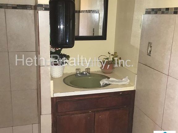 4th image of 5571 Playa Way