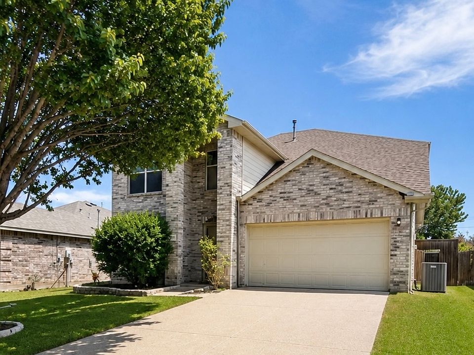 1st image of 812 Sussex Dr