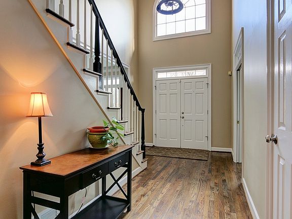 2nd image of 560 Straton Chase SE