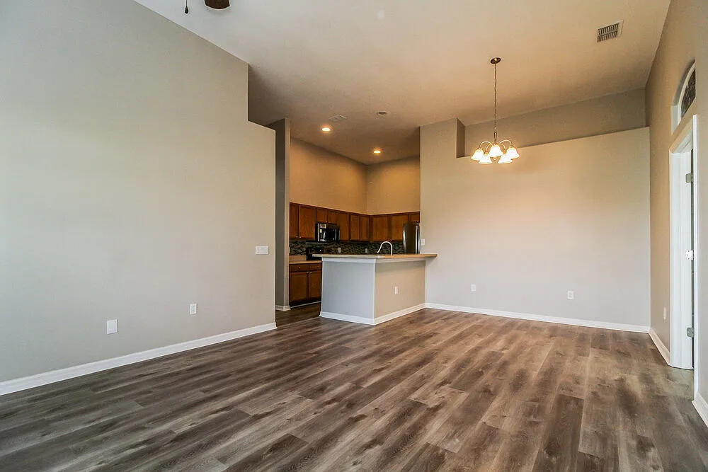 3 bed, 2.0 bath, 1312 sqft, $3,300 — Photo 3
