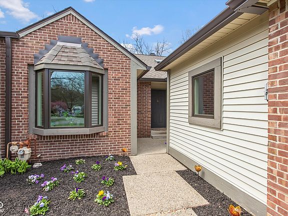2nd image of 1726 Creekside Ln W