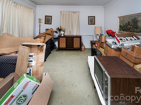 4th image of 3008 Oakwood Dr