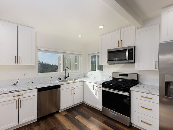 3rd image of 6283.5 Lorca Dr