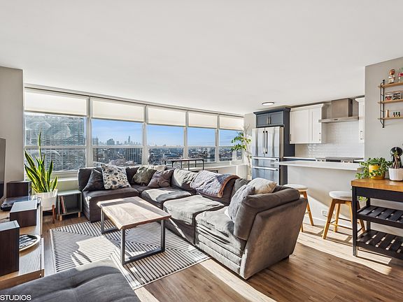 5th image of 3550 N Lake Shore Dr APT 2504