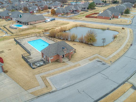 2nd image of 14600 S Justin Ave