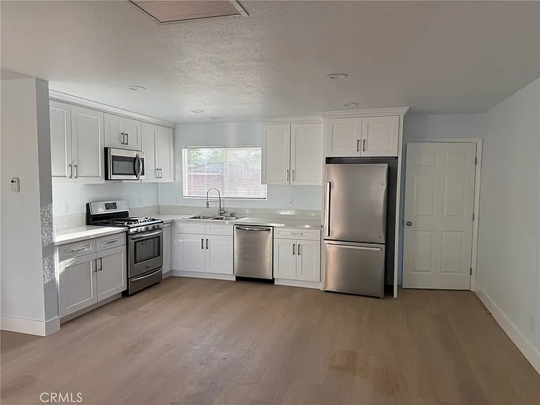 38527 Pond Ave — Photo 2