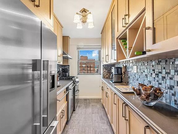 5th image of 215 Adams St APT 16C