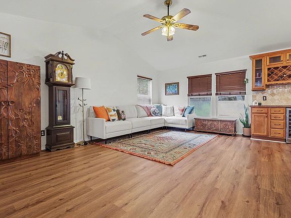 2nd image of 420 Bellegrove Dr.