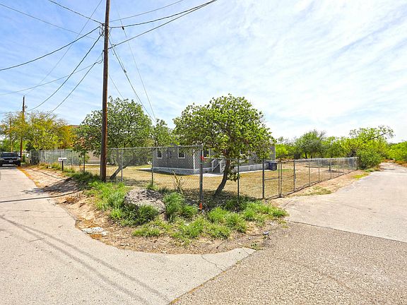 4th image of 2419 Ventura St