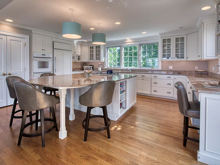 1390 Willow Terrace Ln — Photo 6