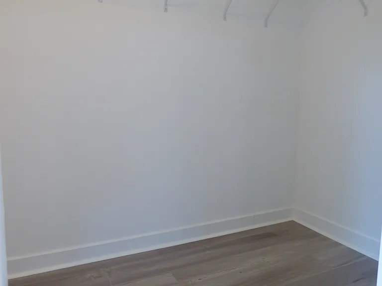 Walk in closet Main Bedroom