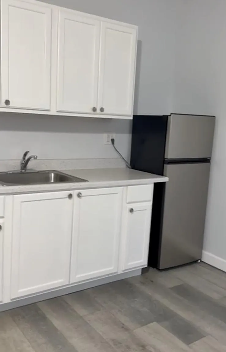 Studio, $1,000 — Photo 2